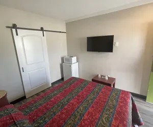 Photo 3 - Stadium Inn & Spas