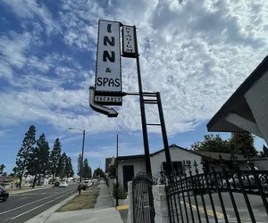 Photo 2 - Stadium Inn & Spas