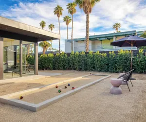 Photo 4 - Blackhaus C: 4 Bedroom Suite by Avantstay 4-room Retreat