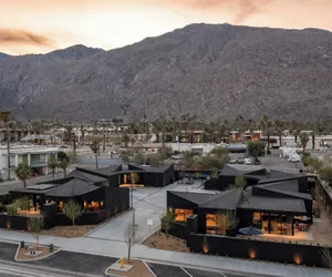 Photo 2 - Blackhaus C: 4 Bedroom Suite by Avantstay 4-room Retreat