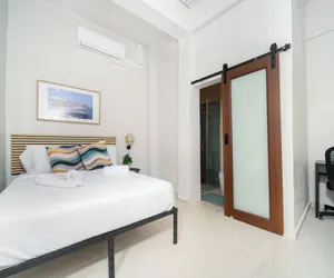 Photo 5 - Room 7: Design-Forward Studio by Lagoon