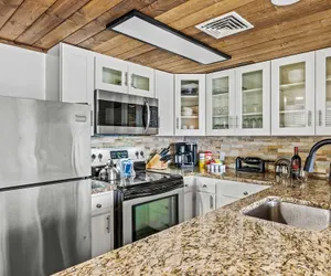 Photo 5 - Luxe Condo - Mountain Views - Pool Hot Tub Sauna