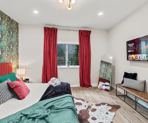 Photo 5 - Stylish 1BR/2BA Near Liberty Bell