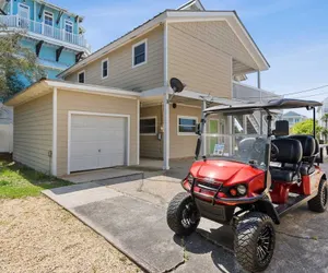 Photo 5 - Beach Retreat w/ Sundeck, Golf Cart & Bikes Bungalow House by Avantstay