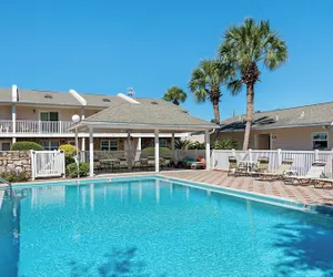 Photo 2 - Beachside Retreat With Pools & Local Dining + Free Attraction Tickets!