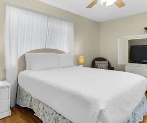 Photo 4 - Beachside Retreat With Pools & Local Dining + Free Attraction Tickets!