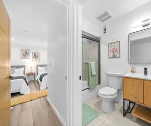 Photo 2 - Cozy Bedroom Los Angeles