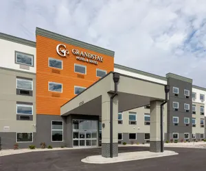 Photo 2 - GrandStay Hotel & Suites Kaukauna