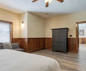Photo 2 - Cabin Retreat w/ Game Room, Hot Tub & BBQ Alpine Mountain Lodge by Avantstay