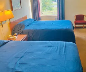 Photo 3 - Comfort Crest Inn