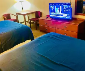 Photo 5 - Comfort Crest Inn