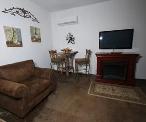 Photo 4 - Unit 3 Champagne Terminal Stylish Stay
