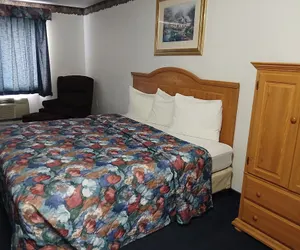 Photo 2 - Glacier Gateway INN
