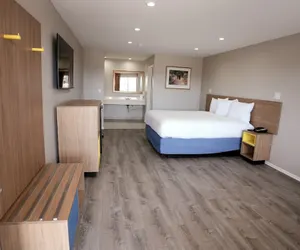 Photo 2 - DAYS INN HOTEL