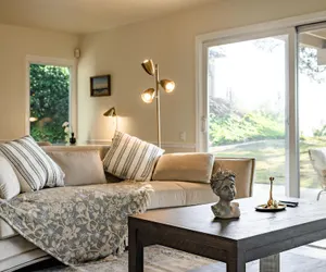 Photo 4 - Spacious Retreat With Scenic Mountain Views