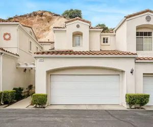 Photo 4 - Bright Townhome Retreat With Private Patio Walk Trails