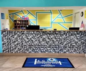Photo 2 - Eglin Extended Stay Hotel, a Howard Johnson by Wyndham