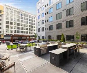 Photo 2 - Luxury Apartments by Hyatus Center City
