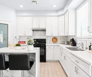Photo 5 - Modern Spacious Home Bright Family Group Friendly