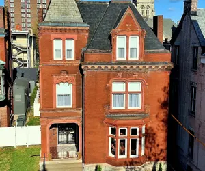 Photo 2 - Bourbon Barrel Inn Bed & Breakfast