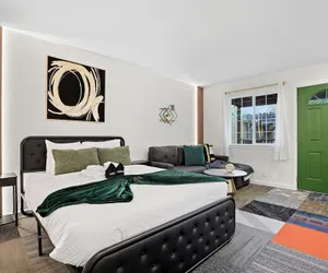 Photo 4 - Beachy 1BR Escape with SofaBed Golf