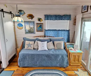 Photo 5 - Luxurious Oceanfront Cabin 7 Getaway w Hot Tub