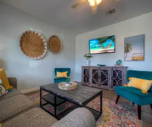 Photo 5 - Sleeps 10 Two Condos. Pet-friendly + Beach Access