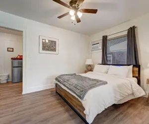 Photo 2 - Cozy Urban Getaway Near Paseo Arts 31A