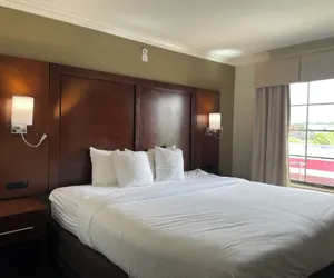 Photo 2 - Forestpark Suites