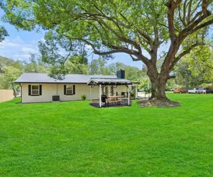 Photo 3 - Beautiful Kitchen BBQ Outdoor Dining Big Yard