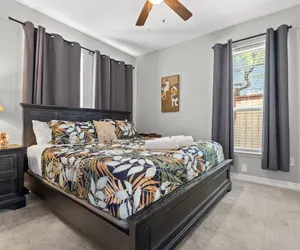 Photo 3 - Nina's Place 4 Bedroom Home