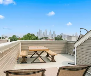 Photo 5 - Luxury Roofdeck Retreat 4-bdrm Near Penn Chop