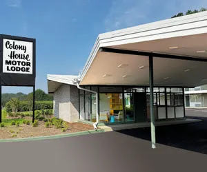 Photo 3 - Colony House Motor Lodge
