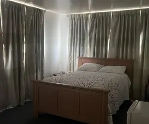 Photo 3 - Economy Inn