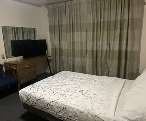Photo 4 - Economy Inn