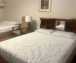 Photo 2 - Economy Inn