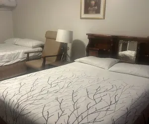 Photo 2 - Economy Inn