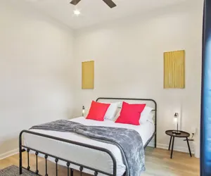 Photo 3 - 3br-2ba Cityscape Haven With Panoramic Tower View!