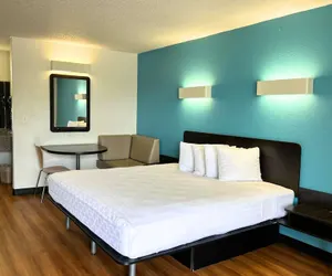 Photo 5 - Blueway Inn Beeville Extended Stay