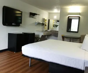 Photo 2 - Blueway Inn Beeville Extended Stay