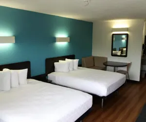 Photo 3 - Blueway Inn Beeville Extended Stay