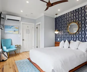 Photo 5 - Topside Inn