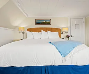 Photo 3 - Topside Inn