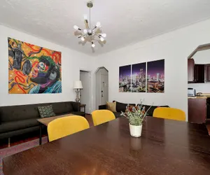 Photo 2 - Midtown West Furnished 3 Bedroom Apartment