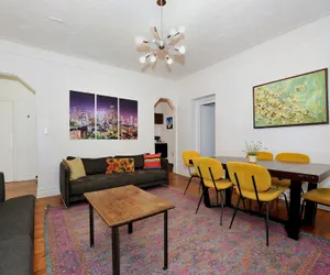 Photo 4 - Midtown West Furnished 3 Bedroom Apartment
