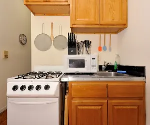 Photo 4 - Spacious 2BR on the Upper East Side Steps From Central Park