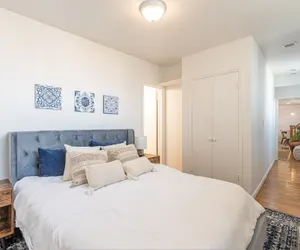 Photo 2 - Amazing Furnished 1 BR Penthouse Midtown West