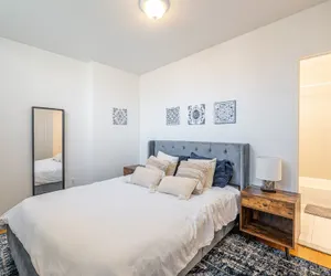 Photo 4 - Amazing Furnished 1 BR Penthouse Midtown West