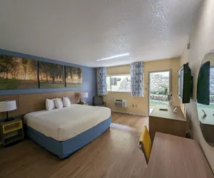 Photo 3 - University Inn Gainesville