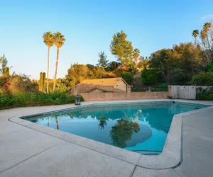 Photo 5 - Luxury Hilltop Stay Pool Views Sleeps Many